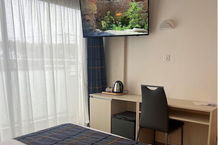 Room 5 of 13