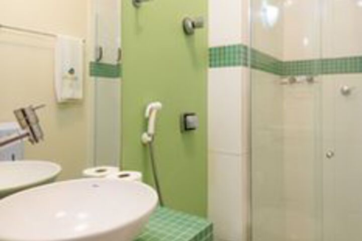 Room 4 of 61