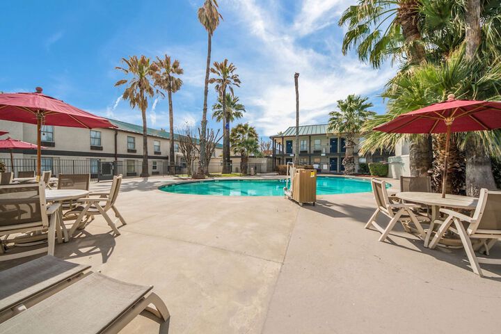 Pool Hotel