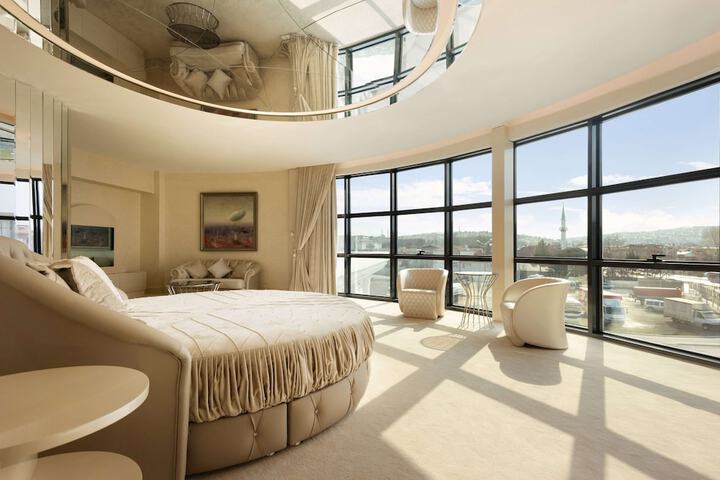 Room 8 of 31