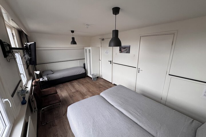 Room 9 of 38