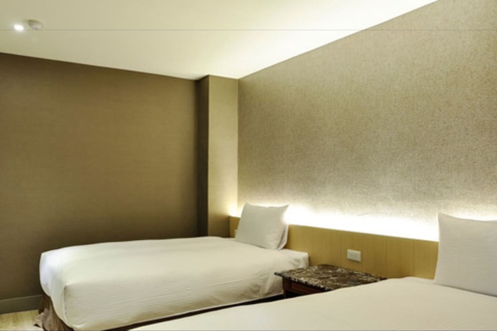 Room 13 of 50