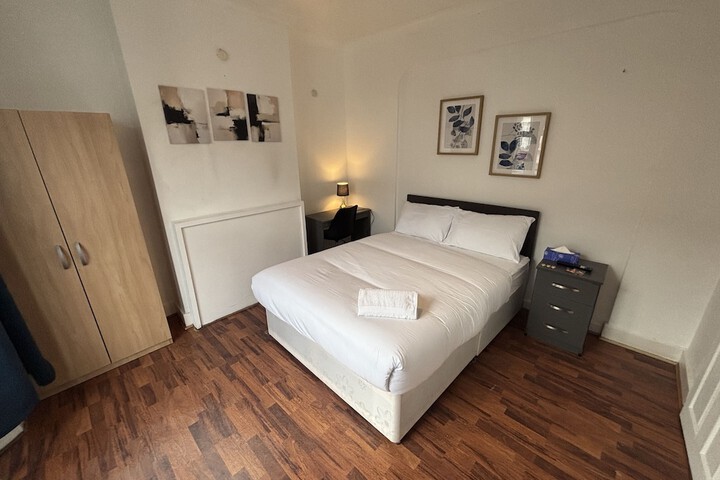 Room 10 of 27