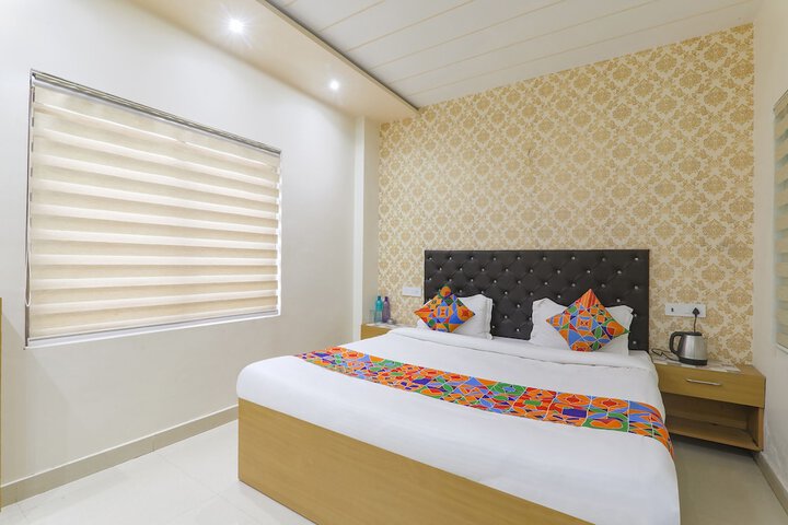 Room 10 of 27