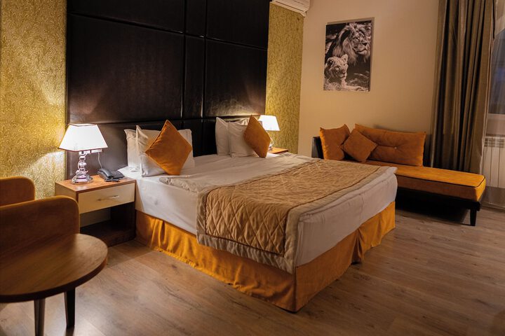 Room 9 of 60