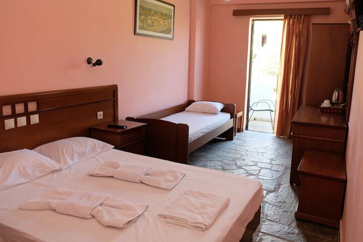 Room 10 of 12