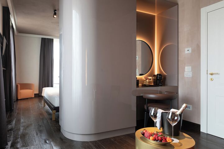 Room 11 of 26