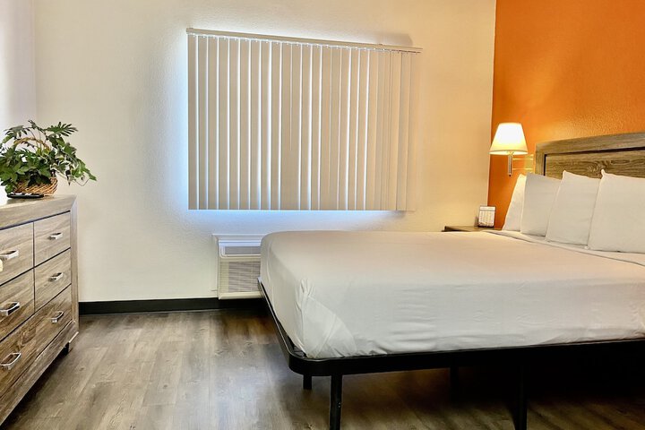 Room 7 of 17