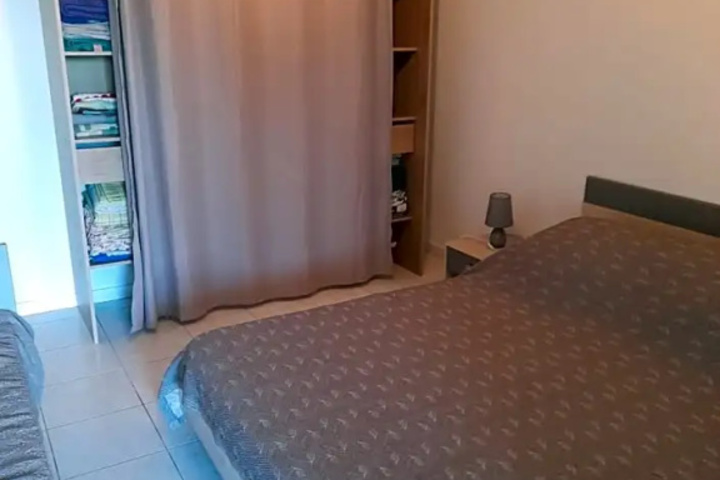 Room 6 of 9
