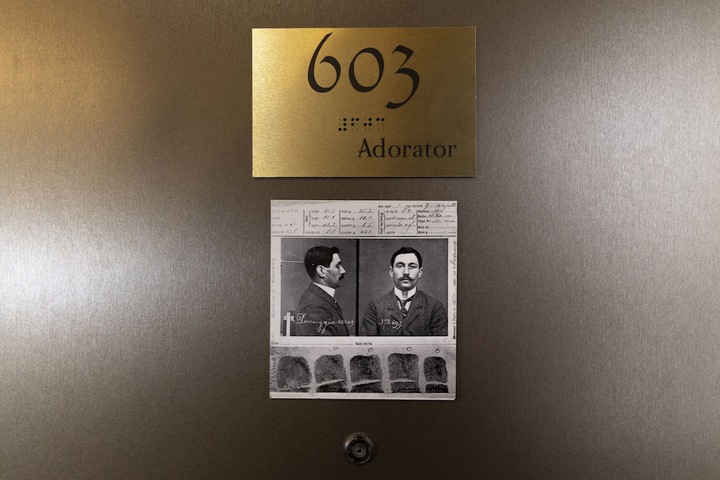 Room 28 of 146