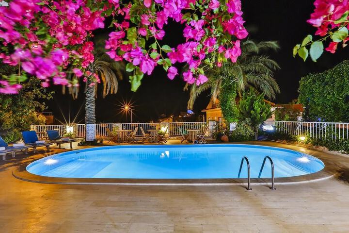 Pools & Facilities