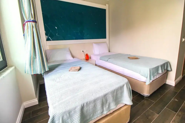 Room 2 of 20