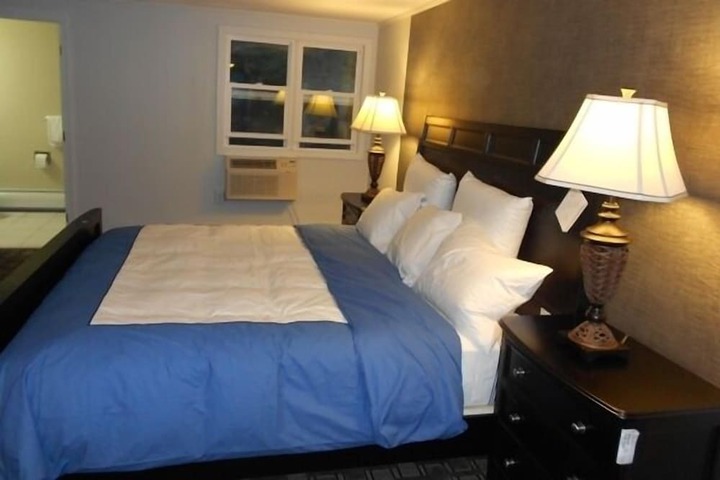 Room 9 of 22