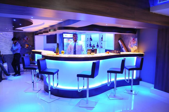 Lounge 29 of 37