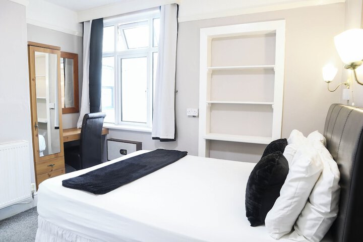 Room 28 of 100