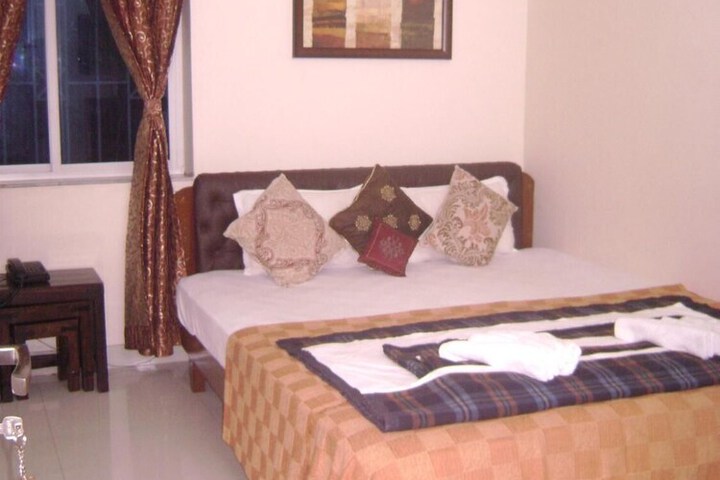 Room 6 of 24