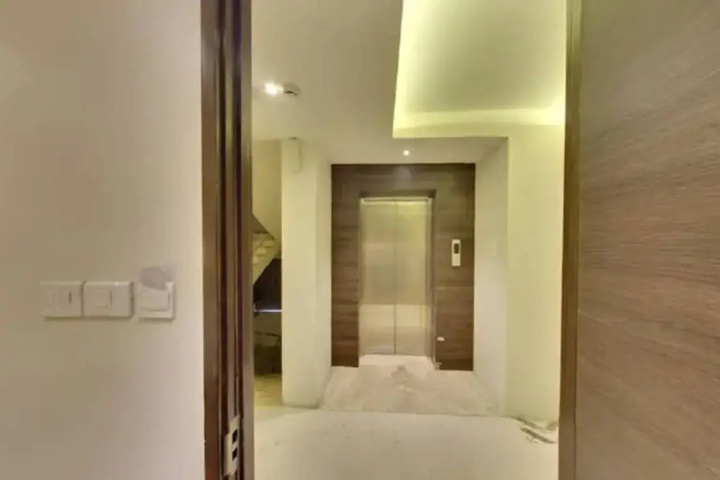 Room 2 of 4