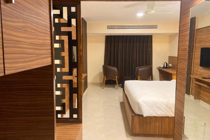 Room 4 of 15