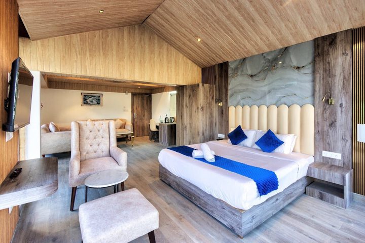 Room 4 of 33
