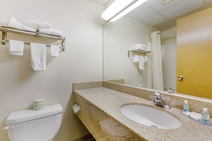 Double Bed Accessible (8 of 9)