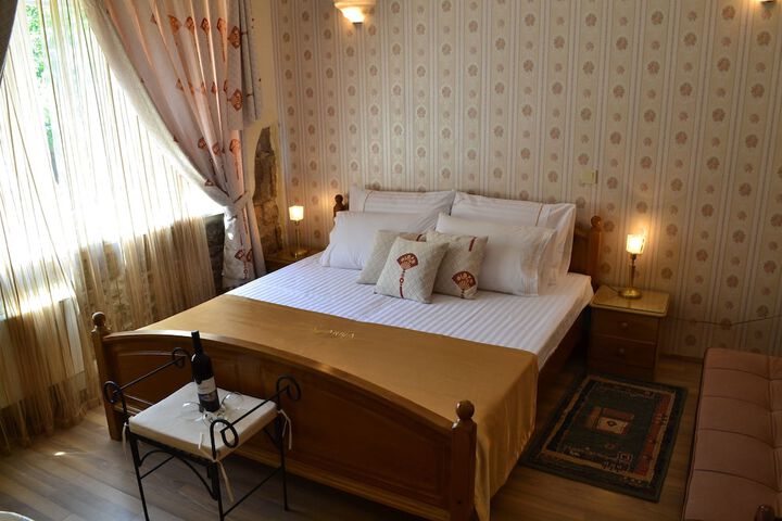 Room 9 of 96