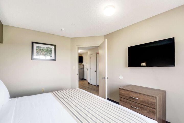 1 King Bed Efficiency (8 of 14)