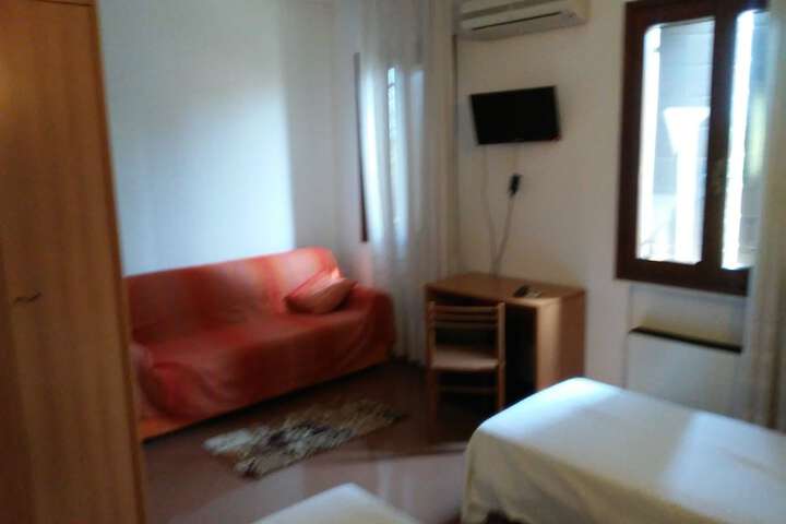 Room 7 of 20