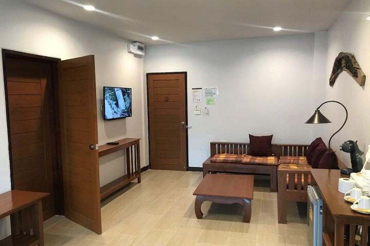 Room 13 of 33