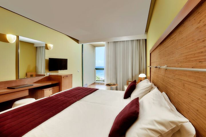 Room 15 of 142