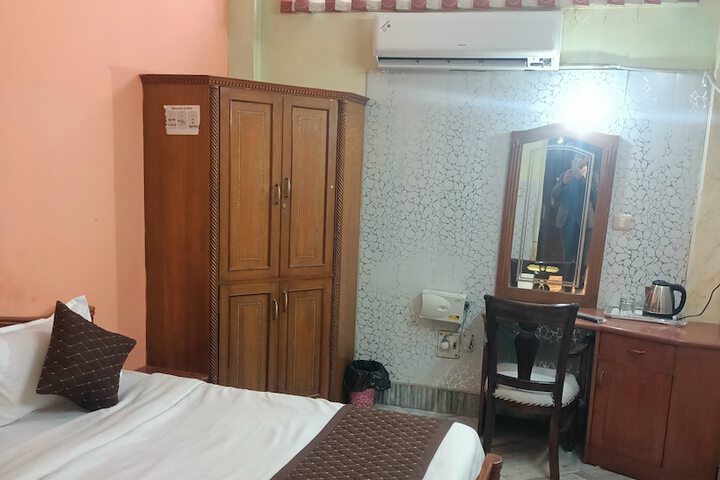 Room 26 of 37