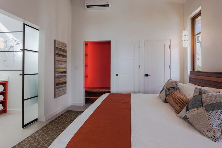 Room 212 of 1000
