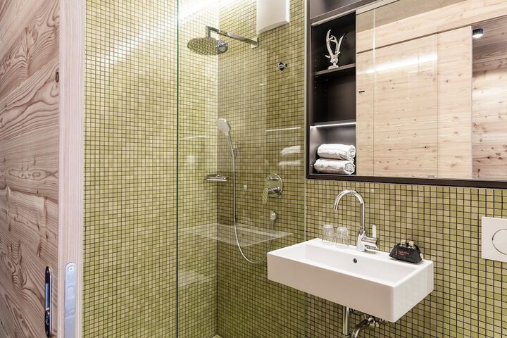 Room 94 of 154