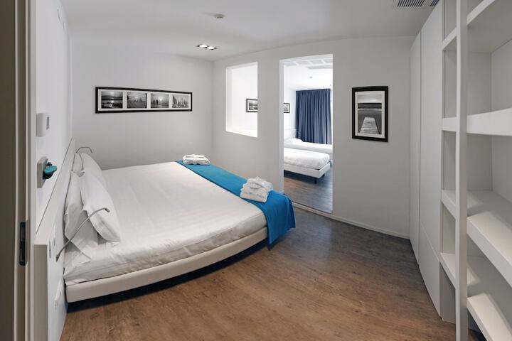 Room 34 of 92