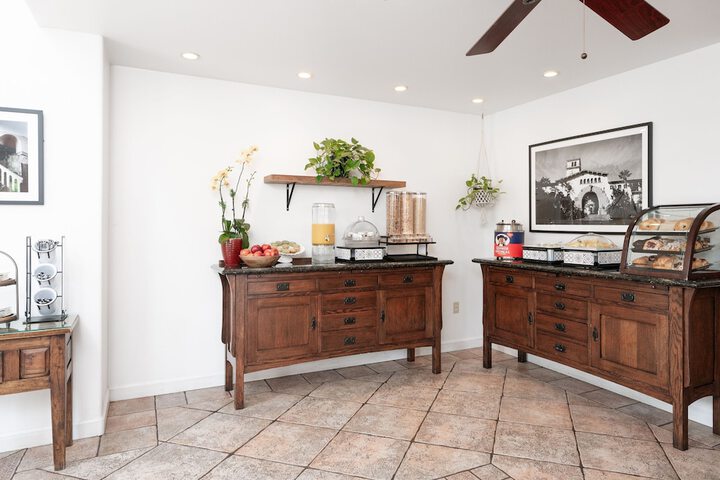 Breakfast area