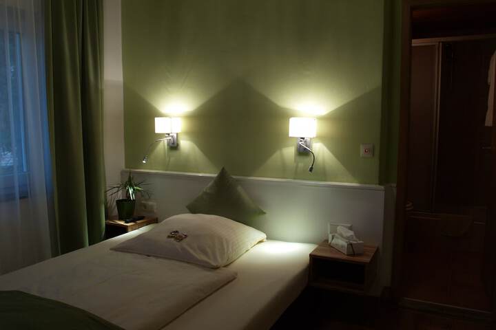 Room 10 of 76