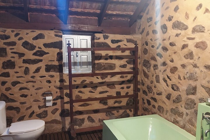 Room 13 of 38