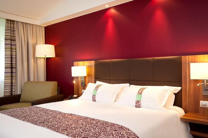 Room 2 of 41