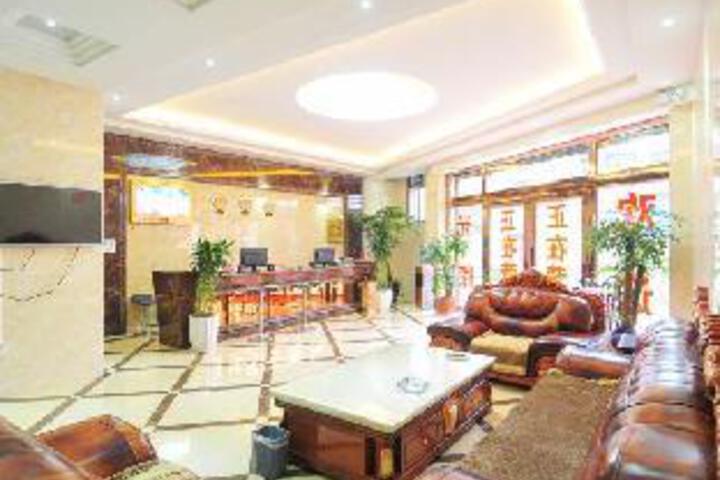 Luoping Hengyue Express Hotel