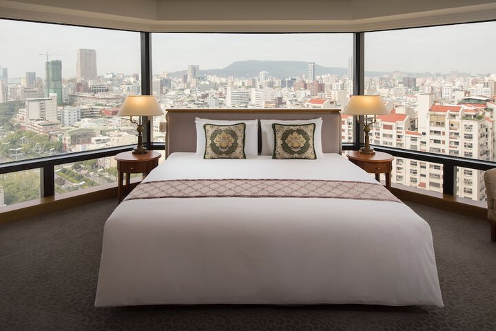 Room 3 of 42