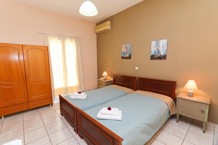 Room 8 of 45