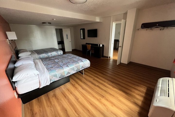 1 Queen Bed (1 of 19)