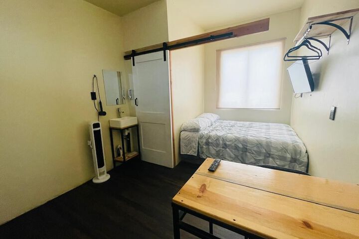 Room 8 of 98