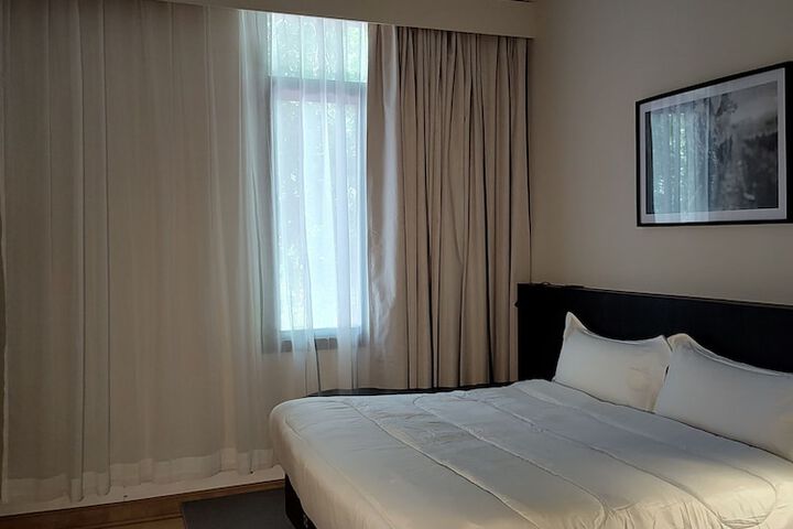 Room 2 of 33