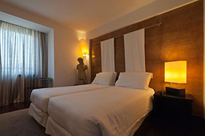 Room 13 of 36