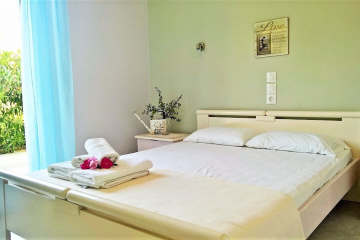 Room 9 of 34