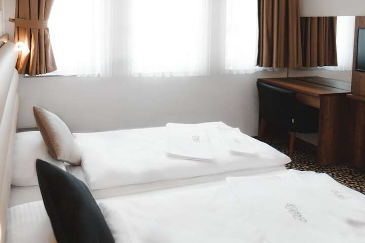 Room 6 of 44