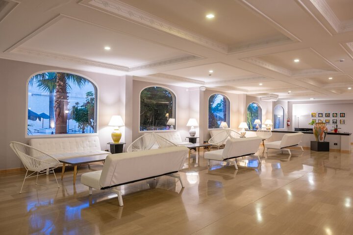 Entrance & Lobby