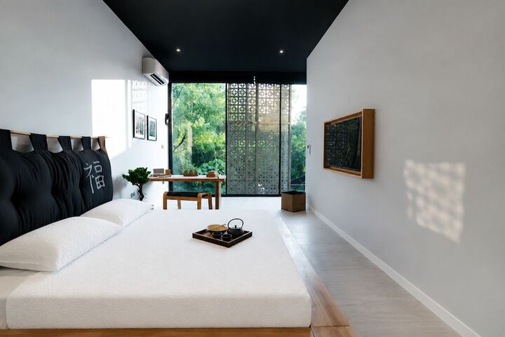 Room 43 of 154