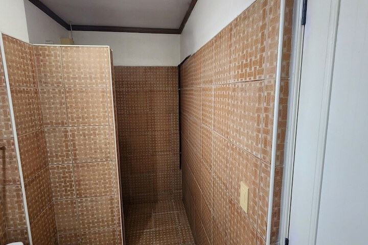 Room 14 of 30