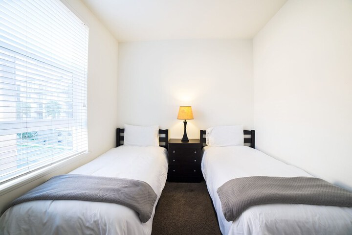 Room 25 of 76
